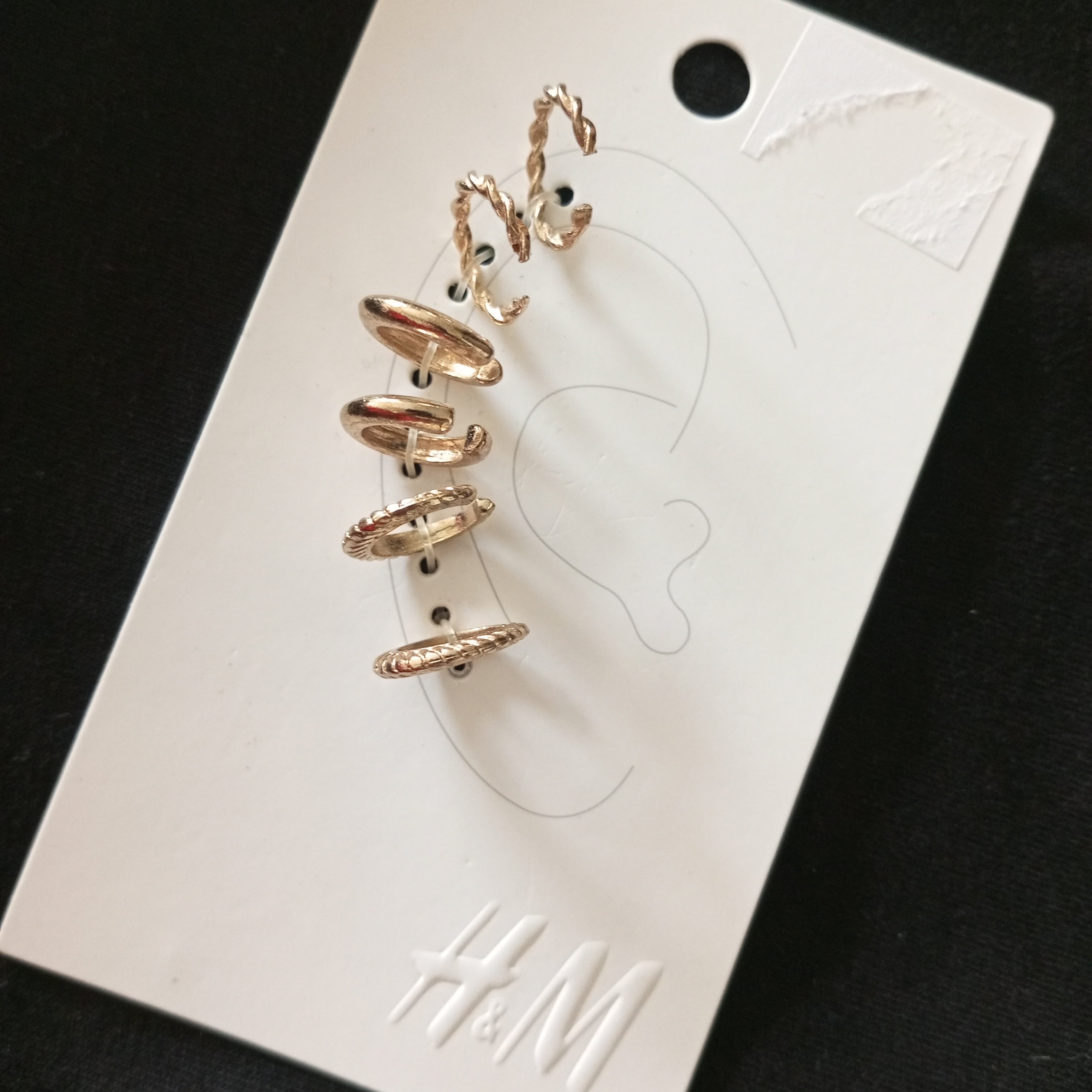 Ear cuff all in gold – Subtle Statementss